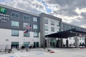 PMZ Secures $14.5M Loan for Fort Worth Holiday Inn Express
