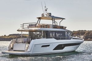 THE X-LINE SERIES BY PRESTIGE YACHTS REDEFINES LUXURY AND WELL-BEING AT SEA