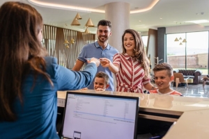 CBRE Predicts Continued RevPAR Growth in U.S. Hotel Market for 2025