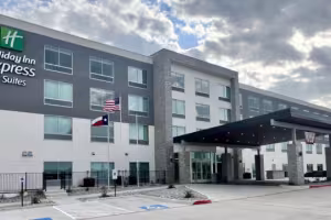 PMZ Secures $14.5M Loan for Fort Worth Holiday Inn Express