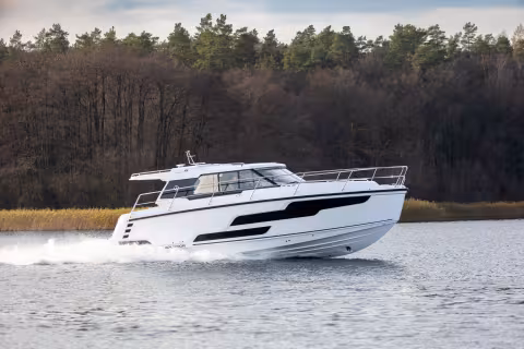 Aquador 400HT: The Epitome of Luxury and Freedom on the Water