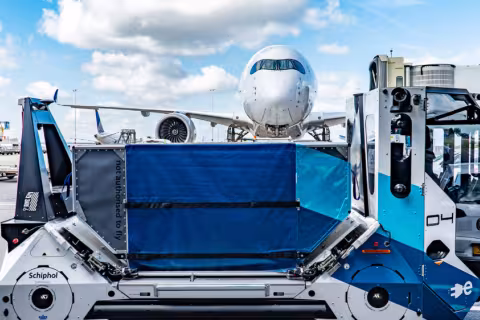 Royal Schiphol Group Revolutionizes Baggage Handling with Autonomous Auto-DollyTug