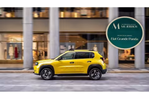 Fiat Grande Panda Wins 'Best Urban Vehicle' Award from Mujer Hoy for Innovative Design and Eco-Friendly Features