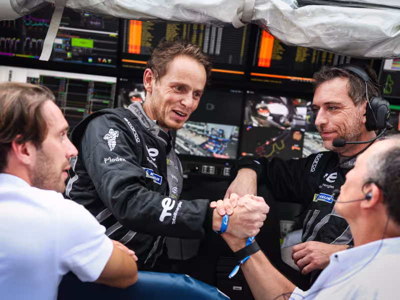Théo Pourchaire and Clément Novalak to Test Drive the PEUGEOT 9X8 at Rookie Test in Bahrain
