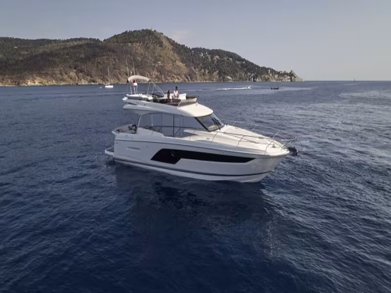 THE YACHTS A New Era of Elegance Sets Sail with the New F-Line Yachts from PRESTIGE