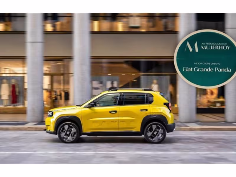 Fiat Grande Panda Wins 'Best Urban Vehicle' Award from Mujer Hoy for Innovative Design and Eco-Friendly Features