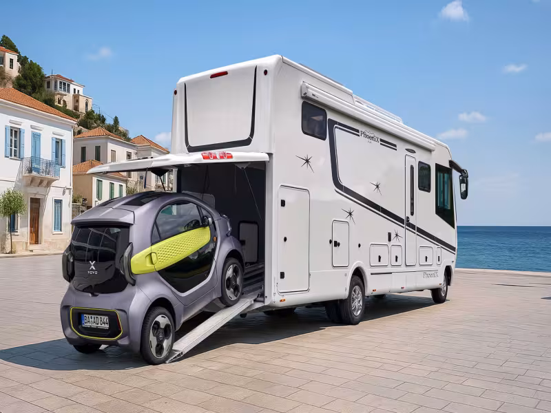 PhoeniX Maxi Liner 9000 AY Debuts with Car Garage and Luxury Living — All Under 7.5 Tons