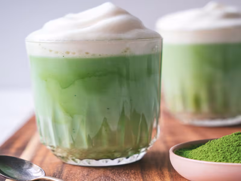 Warum Matcha der neue Kaffee ist – und wie der grüne Tee unseren Lifestyle revolutioniert Warum Matcha der neue Kaffee ist – und wie der grüne Tee unseren Lifestyle revolutioniert