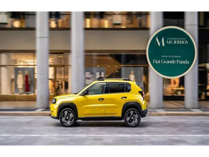 Fiat Grande Panda Wins 'Best Urban Vehicle' Award from Mujer Hoy for Innovative Design and Eco-Friendly Features