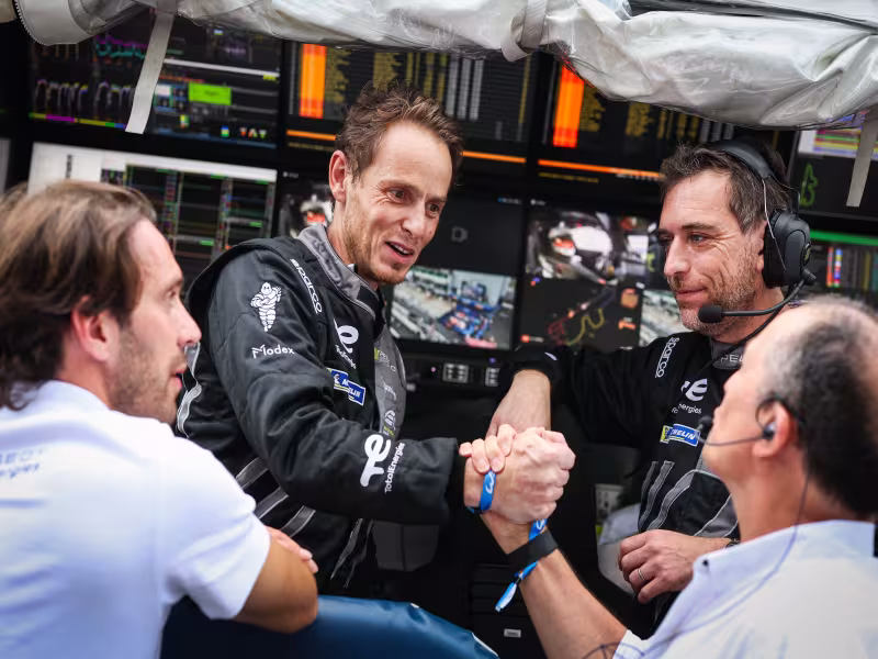 Théo Pourchaire and Clément Novalak to Test Drive the PEUGEOT 9X8 at Rookie Test in Bahrain