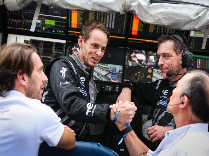 Théo Pourchaire and Clément Novalak to Test Drive the PEUGEOT 9X8 at Rookie Test in Bahrain