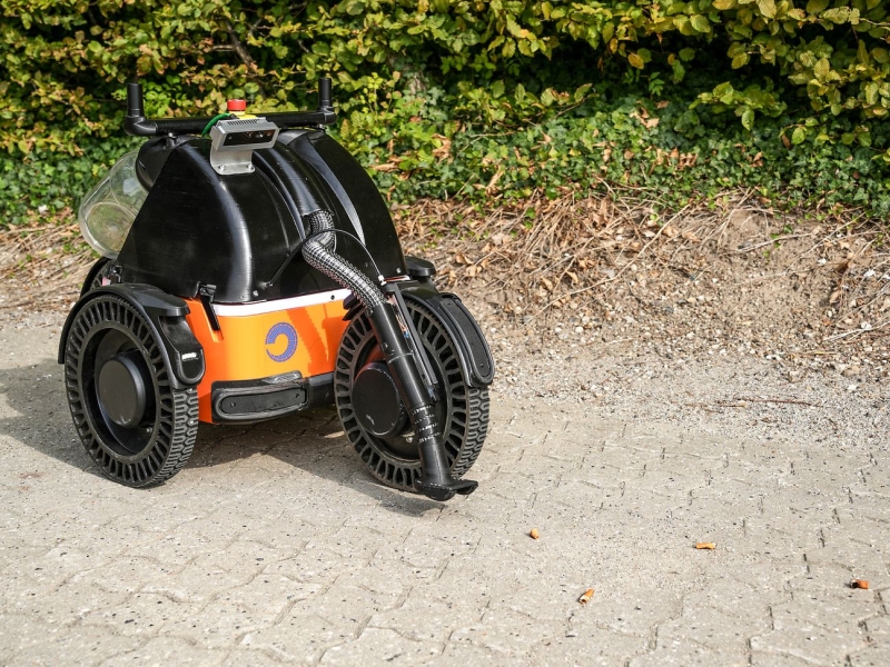 Telekom's 'Butty' Robot: A Smart Solution for Cleaner Cities