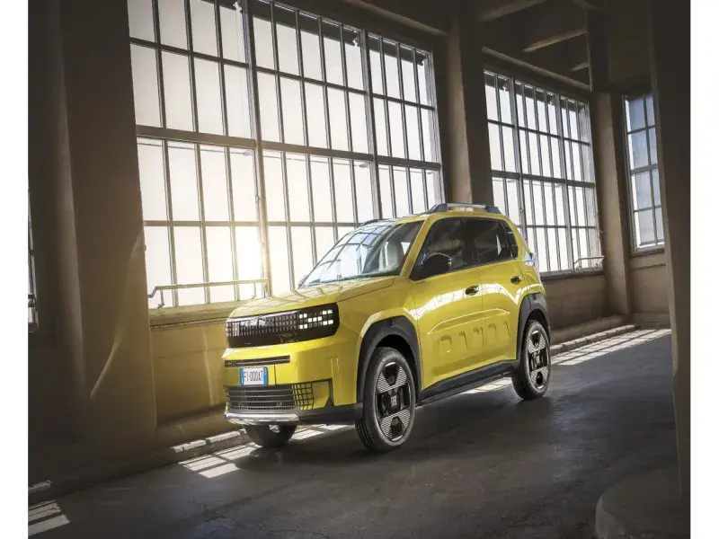  Fiat Grande Panda Makes Global Debut with Electric and Hybrid Powertrains, Taking on the B-Segment