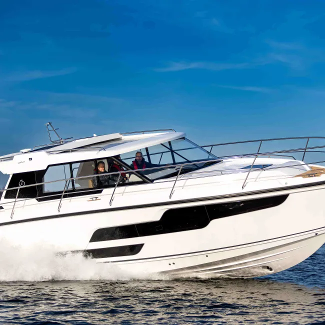 Aquador Launches the 400HT: A New Era of Spacious Luxury and Freedom on the Water