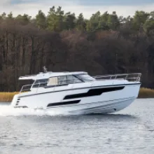Aquador 400HT: The Epitome of Luxury and Freedom on the Water