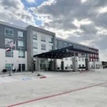 PMZ Realty Capital Secures $14.5 Million Loan for Holiday Inn Express in Texas