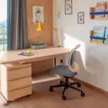 Growing with Your Child: The Natural Kids Desk and Chair from TEAM 7