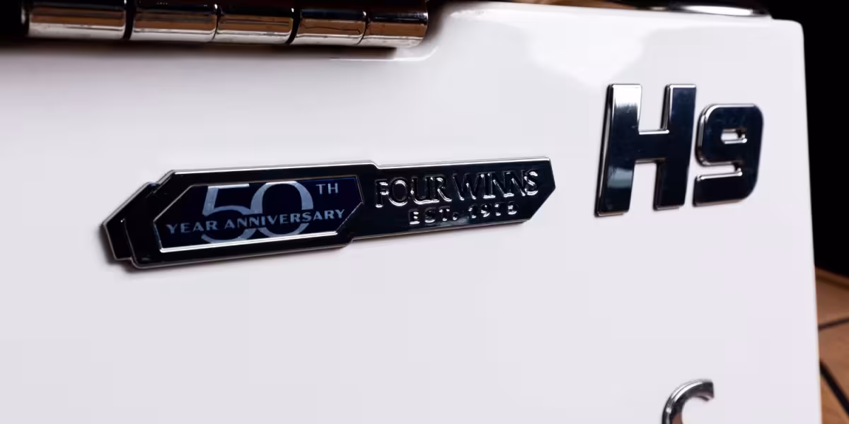 Four Winns H9 Outboard